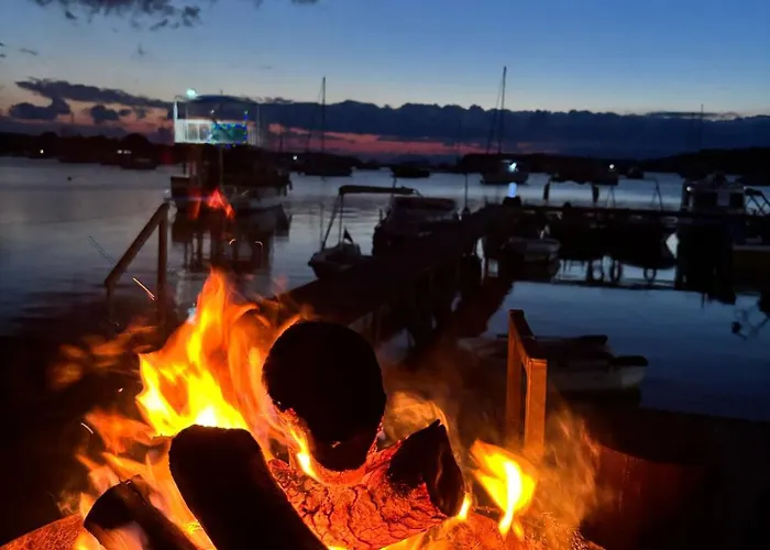 Casablanca Glamp Suit B&B